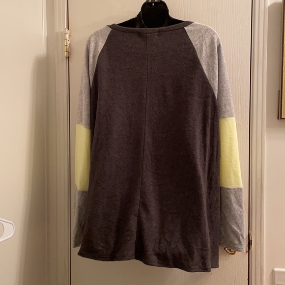 (2X) Plus Size Front Twist Scoop Neck Sweater - Picture 5 of 6